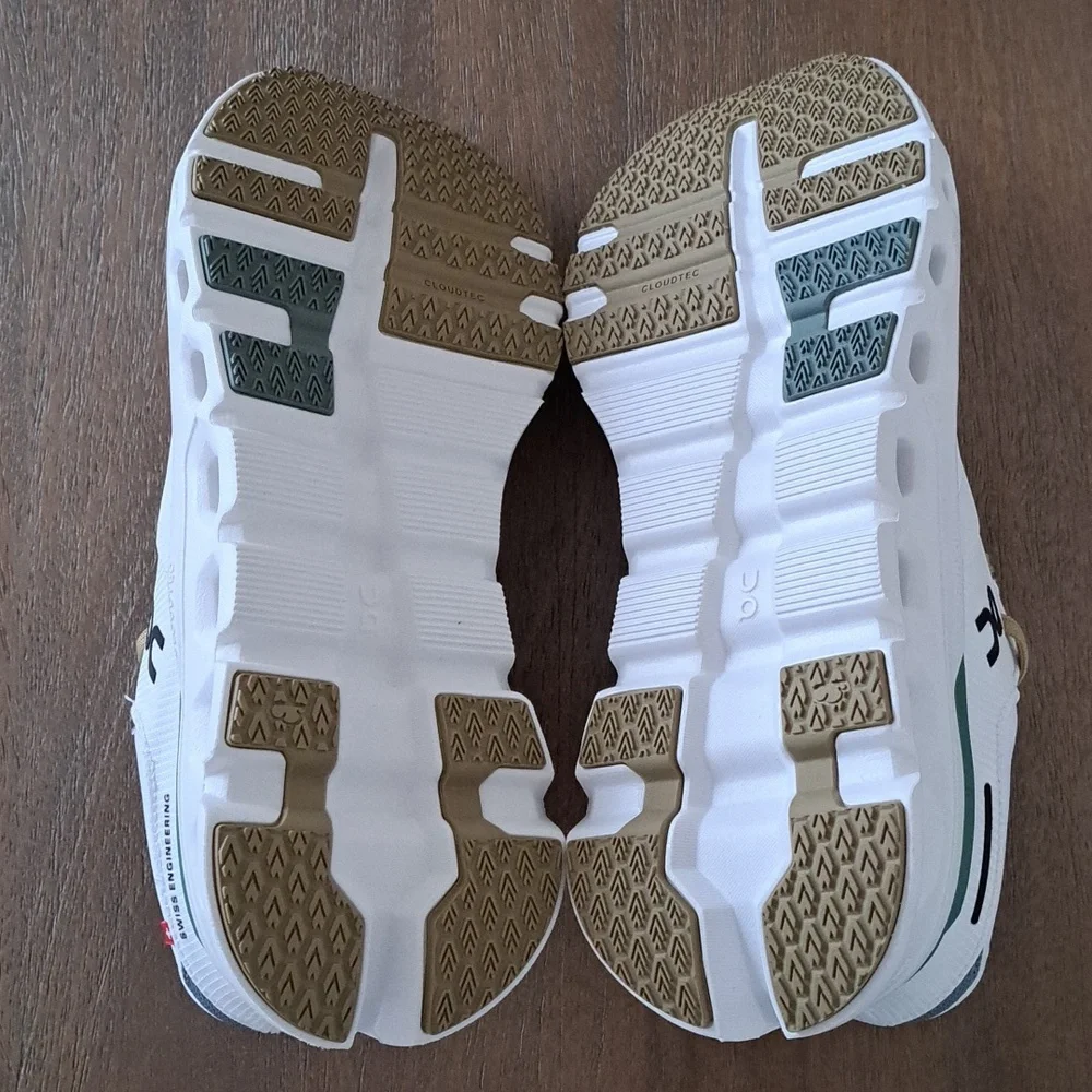 On Cloudrunner 2 - Color: White / Green - Size: Women 9.5 - Picture 8 of 9